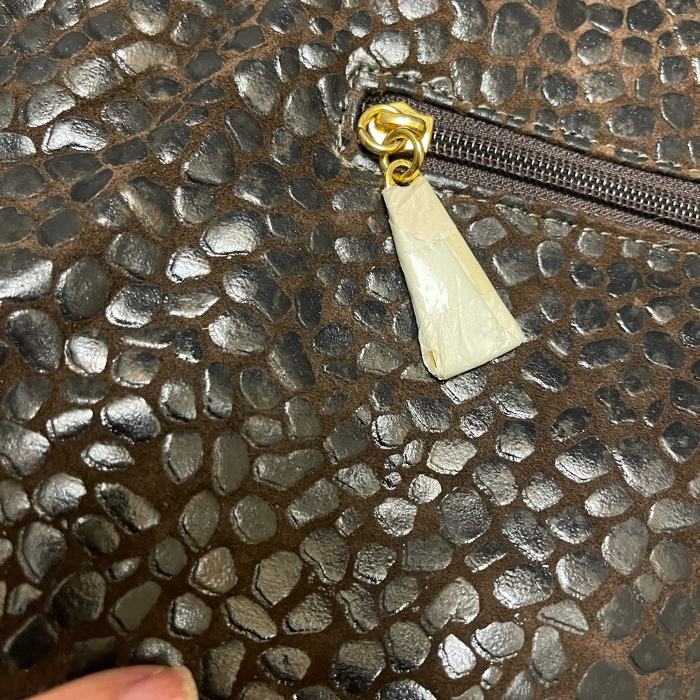 Paris Handbags, New York Genuine leather embossed handbag - Picture 11 of 13